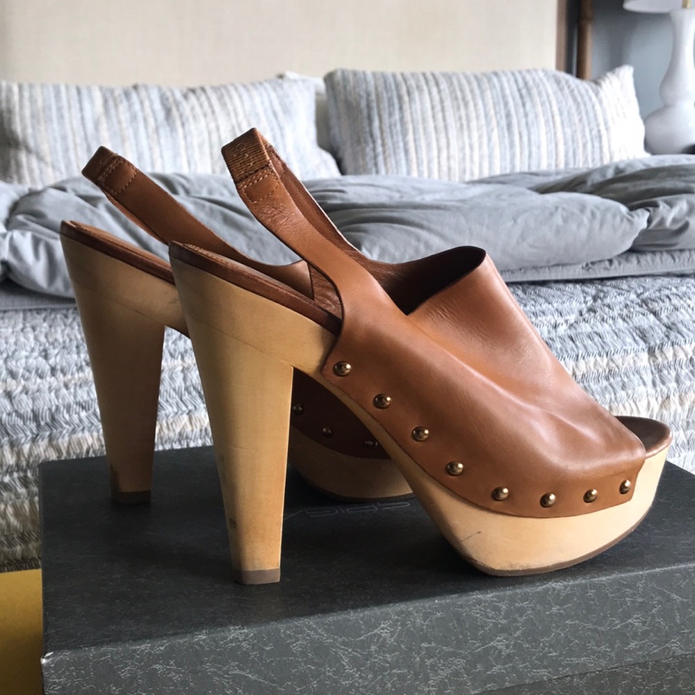 VIA SPIGA camel brown heels. Size 9